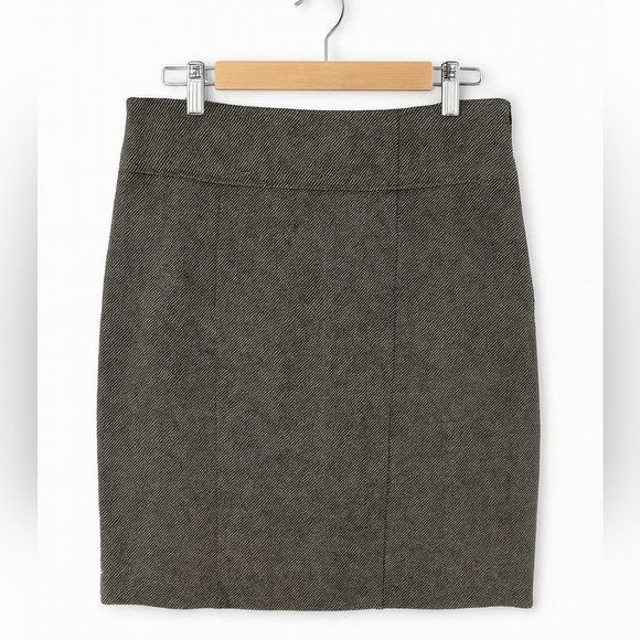Banana Republic Dresses & Skirts - Banana Republic Sculpted Stretch Wool Pencil Skirt